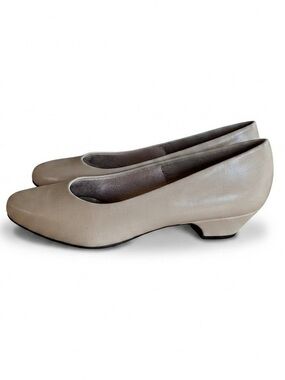 Soft Style by Hush Puppies- ComfortStep Women's Cream Rounded-Toe Pumps